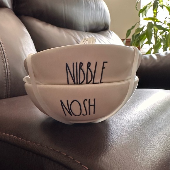 Rae Dunn NIBBLE & NOSH Set of 2 Ceramic Mini Bowls BRAND NEW!! - Picture 3 of 4